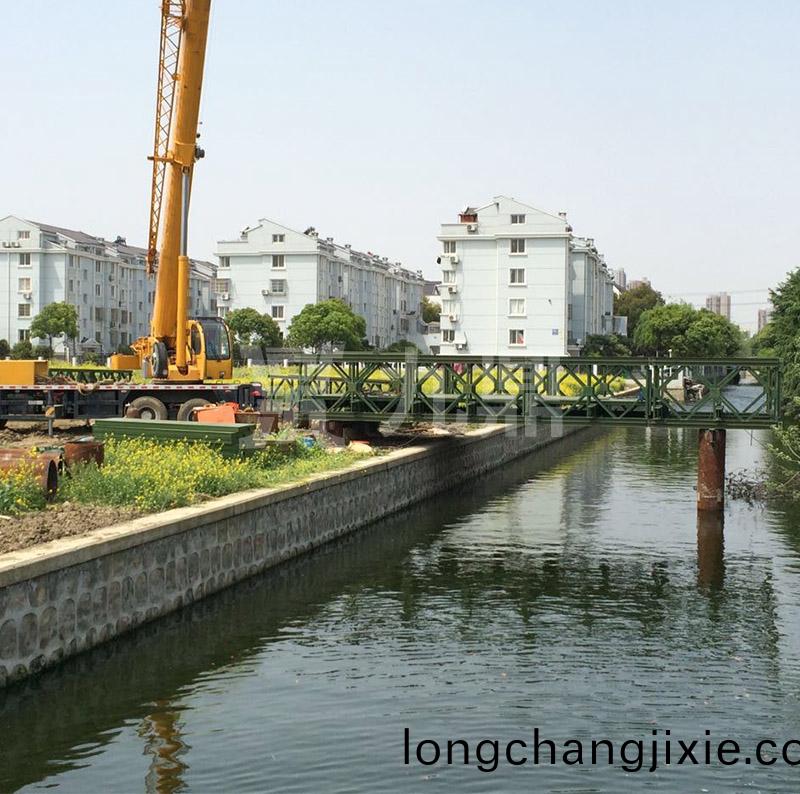貝雷橋(qiao)弔(diao)裝(zhuang)前(qian)的(de)桿(gan)件連接(jie)