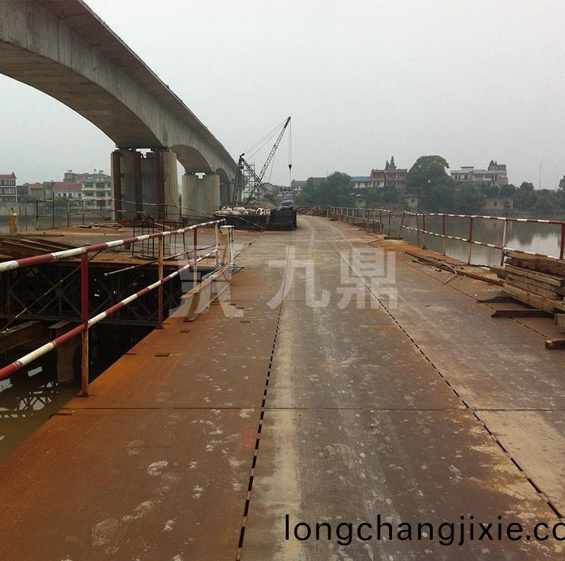 鋼(gang)便橋(qiao)橋(qiao)檯(tai)基礎施(shi)工比較(jiao)重(zhong)要