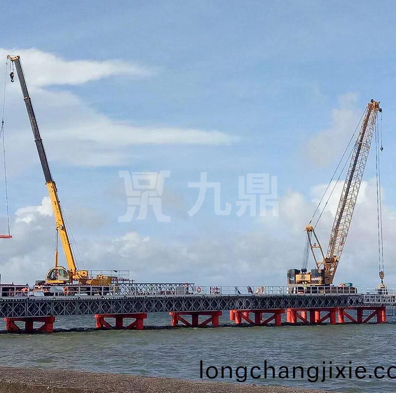 貝雷(lei)橋安裝(zhuang)后(hou)進行(xing)調(diao)直(zhi)校整(zheng)