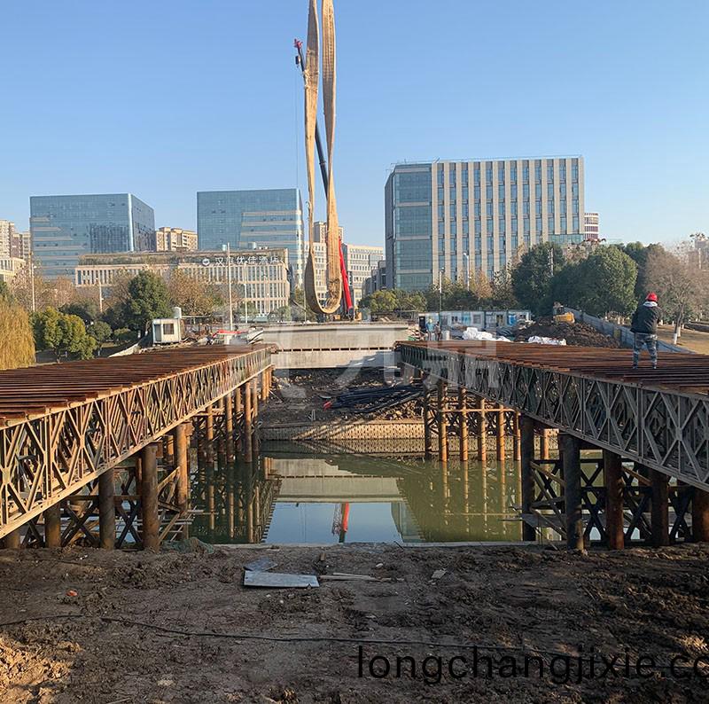 鋼棧橋(qiao)架(jia)設時預(yu)施(shi)應(ying)力(li)